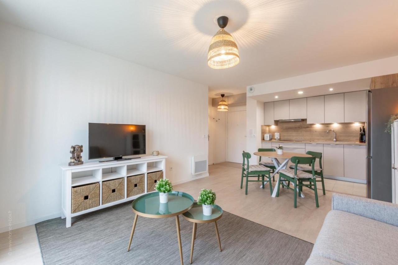 Le Panorama By Plaza Apartment Chalifert Exterior photo