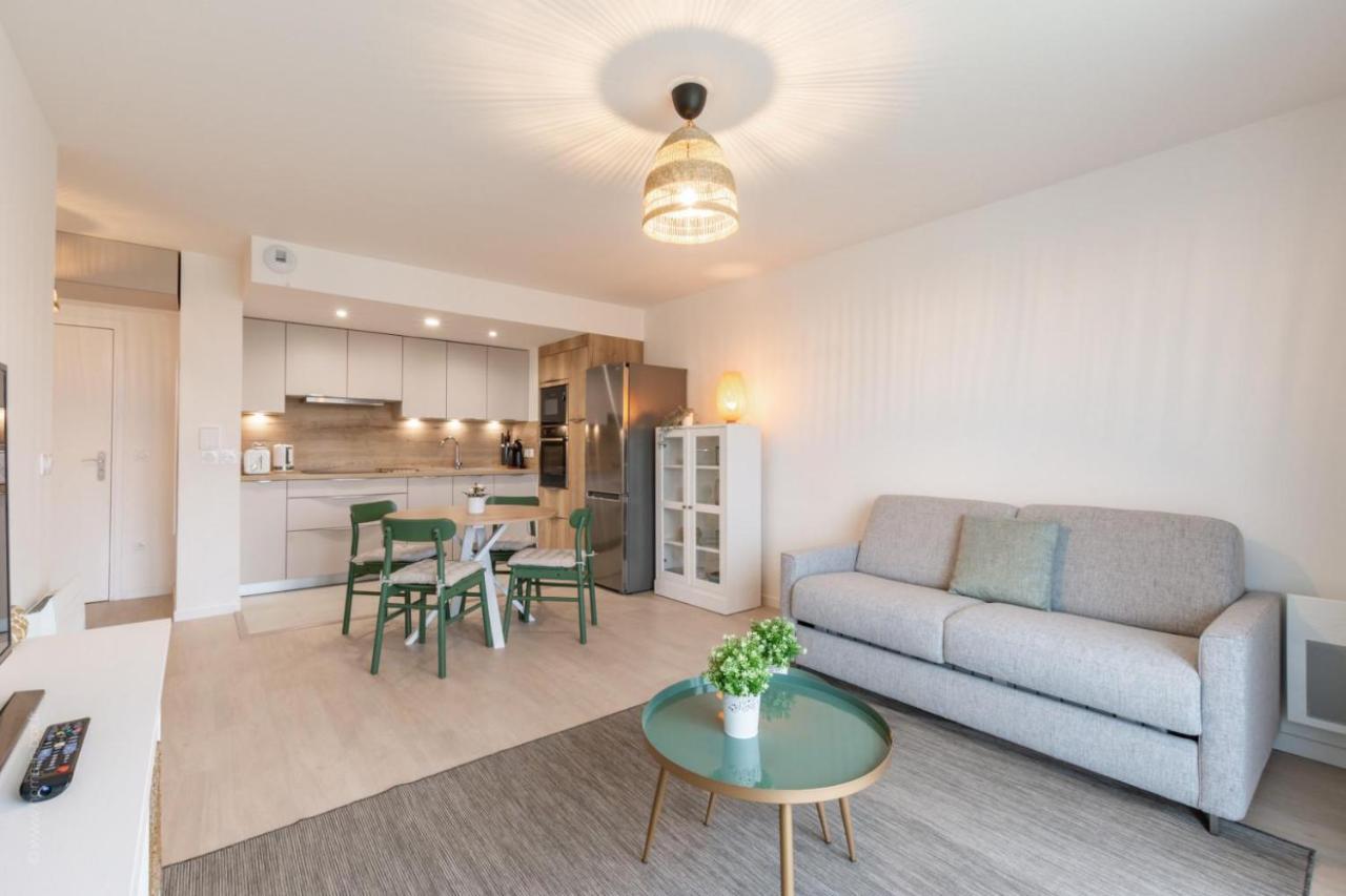 Le Panorama By Plaza Apartment Chalifert Exterior photo
